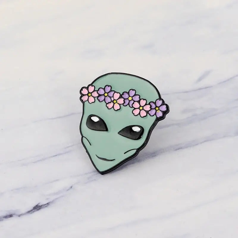 Alien enamel pin Wreath saucerman Enamel Pin